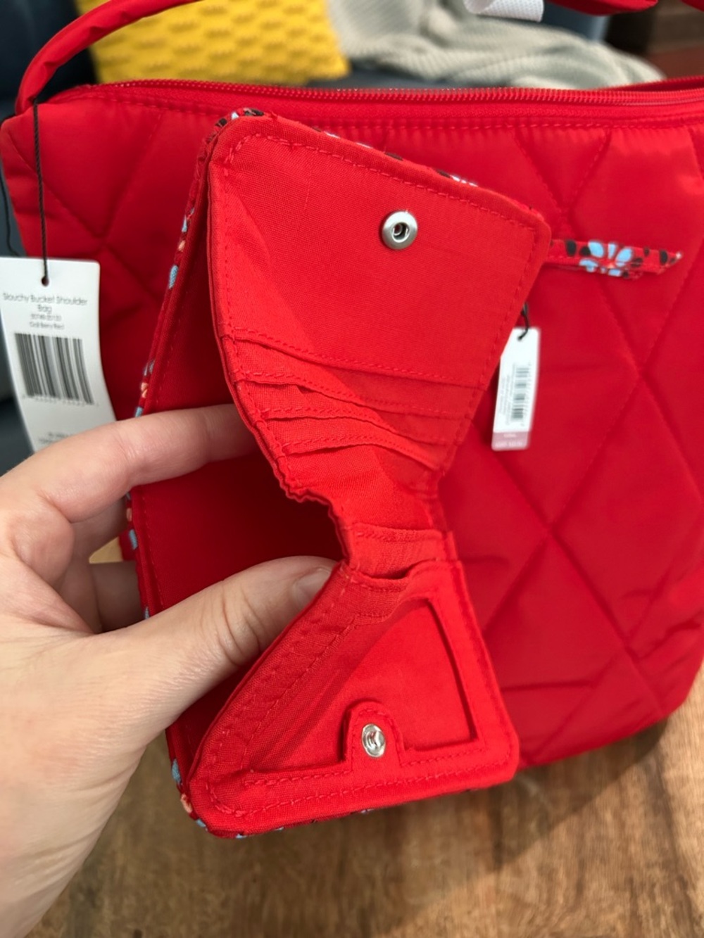 Red quilted shoulder bag - Picture 7 of 8